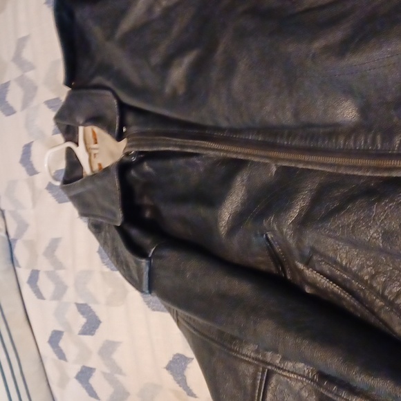 Leather jacket - Picture 2 of 6